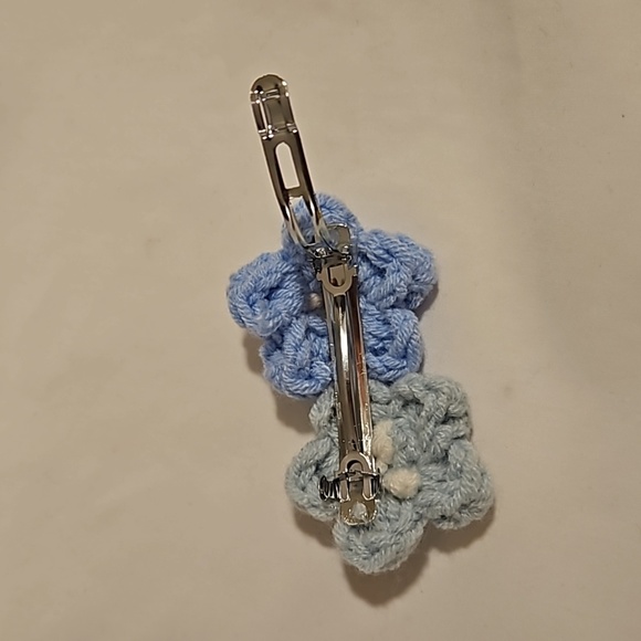 Hand Crafted TikTok Trend Hair Barrette Crocheted Puffy 2-Flowers Blue & White - Picture 10 of 17